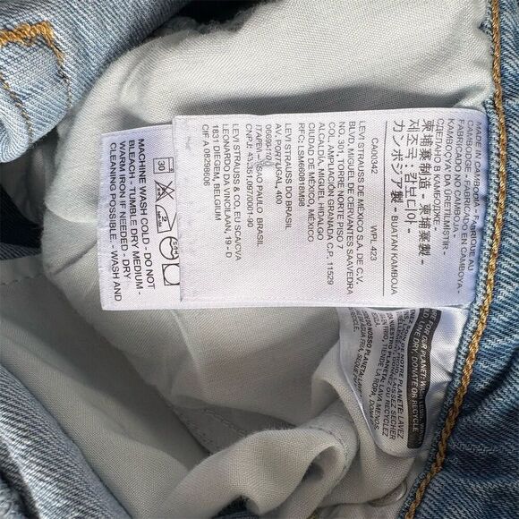 Levi's Women's High Rise Wedgie Jeans Size 34 Blue Light Wash Distressed - Picture 7 of 8